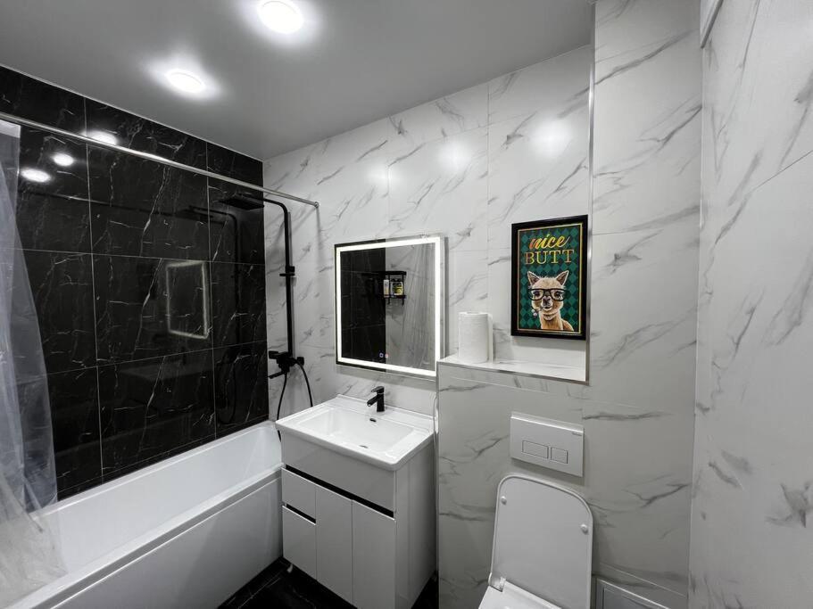 Entire Apartment In Central Nukus Exterior foto